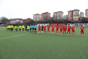 ОФК Хасково загуби с 0:1 от Марица (Милево) ОФК Хасково отстъпи с 0:1 на Марица (Милево) в мач от първия пролетен кръг на Югоизточната Трета лига за сезон 2025/26. Двубоят се игра на изкуствения терен на стадион "Младост". Единственият гол падна в 20-ата минута след статично положение пред вратата на домакините. Хасковлии разполагаха с едно много добро положение до края на първото полувреме, а и Марица изпусна своя шанс. През втората част домакините натиснаха в търсене на изравняване, но не успяха да реализират създадените ситуации. Тимът от Милево пък организира две добри контраатаки, които не промениха резултата. Най-големите пропуски за ОФК Хасково бяха на Християн Василев и Христо Бойков. В следващия кръг ОФК Хасково гостува на Гигант (Съединение).