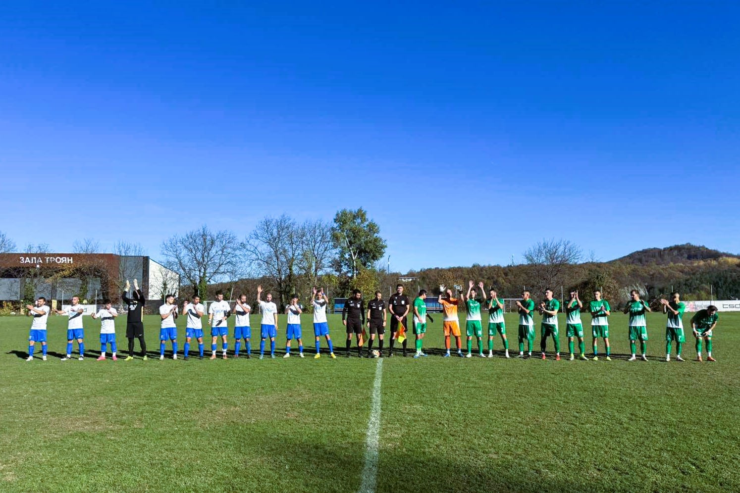 ОФК Левски 2007 завърши наравно 4:4 с Ботев (Комарево) във втората си контрола по време на зимната подготовка. Отборът, воден от Дочко Дочев, беше без някои от основните си футболисти, а наставникът изпробва и няколко млади състезатели, които може да включи в състава през пролетта. В събота, 21 февруари, Левски ще се срещне с Етър II (Велико Търново) в третата си проверка. Програма с приятелските мачове на Левски 2007 по време на зимната подготовка: 08.02 – Левски 2007 – Янтра (Полски Тръмбеш) – 2:2 14.02 – Левски 2007 – Ботев (Комарево) – 4:4 21.02 – Левски 2007 – Етър II (Велико Търново) 28.02 – Левски 2007 – Академик (Свищов)