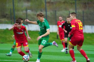 Двубоят между ФК Рилци и Лудогорец III (Разград) ще се играе в неделя, 22-ри февруари. Срещата от пръвия пролетен 18-ти кръг на шампионата в Североизточната Трета лига е насрочена за 14:00 ч. на един от терените на базата на разградчани "Гнездо на орли". Първоначално мачът трябваше да се проведе в събота, 21-ви февруари, от 14:00 ч., но беше изместен с 24 часа. Това е трети официален двубой за добричлии през 2026 г. Отборът вече изигра отложените си срещи с Аксаково и Устрем (Дончево), в които загуби. В първия кръг от настоящия сезон ФК Рилци загуби у дома от Лудогорец с 0:1. Това бе второ поредно поражение и общо трето в последните четири срещи с третия тим на шампионите на България. Преди това "червено-жълтите" записаха две поредни равенства срещу Лудогорец III.