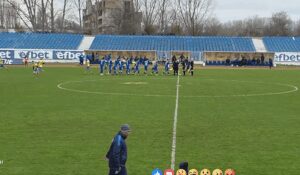 ФК Димитровград претърпя тежко поражение при визитата си на лидера в Югоизточната Трета лига, Несебър, губейки с 0:5 в среща от 21-ия кръг, един от двата мача, изиграни по програма днес. Още в 5-ата минута Никола Гелин даде преднина на домакините на градския стадион в Несебър. В 13-ата минута гостите имаха шанс за изравняване, но Мартин Шейтанов направи ключова намеса и предотврати гол. В добавеното време на първото полувреме Янислав Георгиев извърши отлично спасяване, но след последвал ъглов удар Галин ДИмов направи резултата 2:0. През втората част домакините вкараха още три гола. Малко след изтичането на час игра те сложиха край на интригата в мача, а в 72-рата минута Олександр Клименко оформи 4:0. След още 7 минути Несебър реализира и пето попадение, което фиксира крайния резултат. В следващия кръг ФК Димитровград ще приеме у дома втория във временното класиране Марица (Пловдив). Срещата е насрочена за 28 февруари, събота, от 14:00 часа.