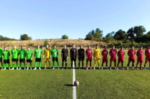 Устрем (Дончево) разгроми дублиращия тим на Фратрия (Бенковски) — 5:0 Устрем (Дончево) постигна убедителна победа с 5:0 срещу дублиращия отбор на Фратрия (Бенковски) в домакинството си от 18-ия кръг на Североизточната Трета лига. Възпитаниците на Димитър Димитров поведоха в самото начало, когато голмайсторът на тима Виктор Христов откри резултата — първото от общо три негови попадения в двубоя. Христов удвои, а до края на първото полувреме точни бяха и Георги Георгиев, и Калоян Кръстев, за 4:0 на почивката. През втората част „зелените“ намалиха темпото и добавиха само още едно попадение — от дузпа, реализирана отново от Виктор Христов. С десетата си победа през сезона Устрем събра 31 точки — колкото има и петият в класирането Черноломец (Попово). Следващият мач на тима е гостуване на Черноморец (Балчик) в събота, 28-ми февруари, от 14:00 часа.