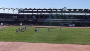 Сериозни кадрови главоблъсканици трябваше да решава старши треньорът на Асеновец (Асеновград) преди неделния мач със Спартак (Пловдив). От състава липсваха опитните Атанас Зехиров (контузен) и Йордан Ковачев. Теодор Митрев получи травма в 15-ата минута и бе принудително заменен от Петко Петков, който влезе въпреки собствената си контузия и по-късно също бе сменен. Ерай Карадайъ изобщо не попадна в групата за двубоя поради травма в коляното. Титулярният капитан Александър Христев бе наказан и не игра срещата.