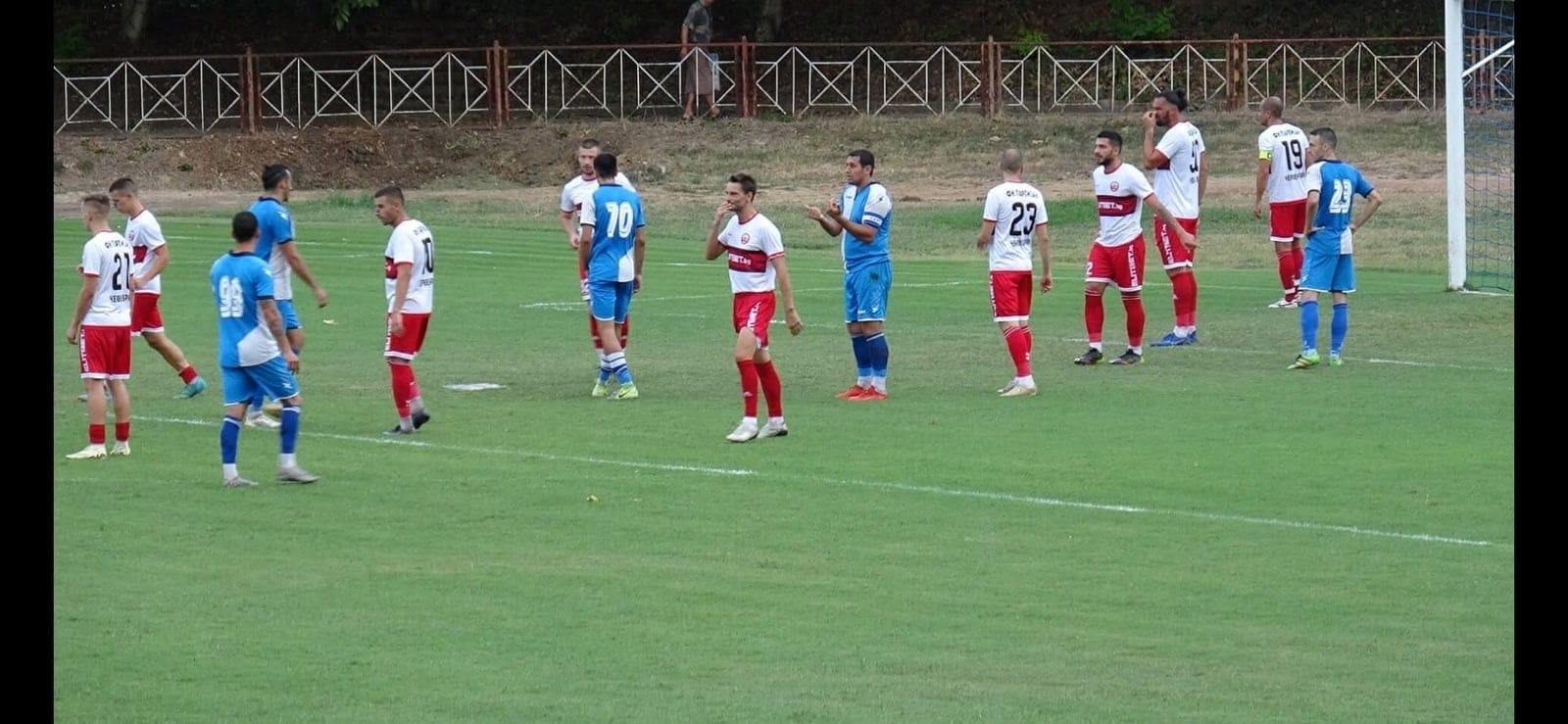 ОФК Левски 2007 приема Партизан (Червен бряг) в последната си контрола ОФК Левски 2007 ще изиграе последната си контрола от зимната подготовка срещу Партизан (Червен бряг). Мачът е планиран за събота, 28-ми февруари, от 14:30 часа на стадион "Левски" в едноимения град. До момента тимът на Дочко Дочев регистрира две равенства в приятелските си срещи, а контролата с дубъла на Етър (Велико Търново) бе отменена заради неблагоприятни метеорологични условия. Ако времето позволи, това ще бъде първият мач на трева за отбора в тази подготовка. Програма с приятелските мачове на Левски 2007 по време на зимната подготовка: 08.02 – Левски 2007 – Янтра (Полски Тръмбеш) – 2:2 14.02 – Левски 2007 – Ботев (Комарево) – 4:4 21.02 – Етър II (Велико Търново) – Левски 2007 – ОТМЕНЕНА 28.02 – Левски 2007 – Партизан (Червен бряг), 14:30 часа, стадион "Левски"