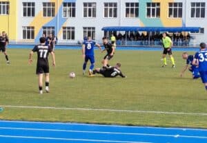 Созопол на областния финал в Югоизточна България за Купата на АФЛ ФК Созопол се класира за областния финал в Югоизточна България за Купата на Аматьорската футболна лига, след като отстрани действащия носител на трофея ФК Ямбол след изпълнение на дузпи. Мачът в Карнобат завърши 0:0 в редовното време, а при победната серия от бели точки Созопол бе по-прецизен и победи с 4:2. Играчите на Петър Кюмюрджиев реализираха четири удара от бялата точка и направиха само един пропуск — Аюб Ел-Мансури. Вратарят на Созопол Християн Славов спаси две дузпи на Ямбол — тези на Георги Динков и Станислав Вълчев. В областния финал Созопол ще срещне победителя от двойката Родопа — Марица (Милево). Победителят от този финал ще играе в Топ 4 на турнира, където ще участват четирите рекордьора от Югозападна, Югоизточна, Северозападна и Североизточна България.