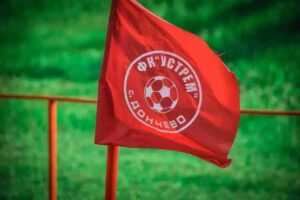 Старши треньорът на Устрем (Дончево) Димитър Димитров говори преди мача на "зелените" с Черноморец (Балчик), който е в събота, 28-ми февруари. "Черноморец е най-подготвения и най-добър отбор в групата. Отиваме освободени, без никакво напрежение. Ще играем на хубав терен срещу качествен отбор. Дано да стане мач и да е хубаво времето. Дано да вземем нещо от сблъсъка, защо не и трите точки. От такива мачове можем да извлечем само позитиви.", каза Димитров преди двубоя от 19-ия кръг на Североизточната Трета лига. Наставникът коментира и въпроса за дългата серия загуби от балчиклии: "Победиха ни с 5:1 през есента, но резултатът не отговаряше на събитията в мача. При 0:1 изпуснахме дузпа, при 1:3 започнаха леко да се притесняват. Стана доста здрав мач в Добрич, в който ги поизпотихме."