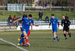 ФК Аксаково гостува на Спартак II (Варна) на 28 февруари За ФК Аксаково предстои първа визита за 2026 година. Тимът, воден от Иван Райчев, ще гостува на Спартак II (Варна) в събота, 28-ми февруари, от 14:00 часа в среща от 19-ия кръг на шампионата. Наказани за предстоящия сблъсък са защитниците Димитър Павлу и Евгени Стоянов, които бяха изгонени в миналия кръг. Калоян Цветков обаче изтърпя санкцията си и се завръща в игра. Аксаково ще търси реванш срещу дубъла на "соколите" след поражението с 2:3 през втория кръг от сезон 2025/26. През миналата кампания тимът също допусна загуба във Варна от същия съперник. До момента през годината отборът е изиграл два официални мача — победа над ФК Рилци и поражение от Черно море II (Варна).