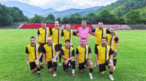 Академик (Свищов) посреща Ювентус (Малчика) в междубластна квалификация за Купата на Аматьорската лига Ювентус (Малчика) ще гостува на Академик (Свищов) в междубластна квалификация за Купата на Аматьорската лига. Мачът, който ще определи един от трите финалиста за Северозападна България, е в събота, 28-ми февруари, от 14:00 часа на стадион "Академик" в Свищов. Двата отбора заемат коренно противоположни позиции в класирането — "студентите" водят шампионата, докато тимът от село Малчика е на последното място. През есента "бианконерите" създадоха проблеми на Академик на неговия терен, но тогава домакините успяха да вземат победата с 2:1.