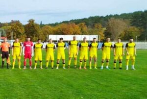 Черноломец (Попово) организира контрола с Янтра (Полски Тръмбеш) Черноломец (Попово) договори контролна среща с Янтра (Полски Тръмбеш). Двубоят е насрочен за неделя, 1 март, от 14:00 часа в Попово. Контролата се организира, след като мачът със Светкавица (Търговище) от предстоящия 19 кръг — който трябваше да се играе в събота — пропадна. Поради това отборът, воден от старши треньора Невен Венков, остана без официален двубой и ще проведе спаринг с участника от Севрозападната Трета лига. По програмата в 20 кръг (7 март) Черноломец (Попово) почива, затова първият официален мач за тима ще се играе на 14 март — гостуване на Бенковски (Исперих) в 21 кръг на първенството.