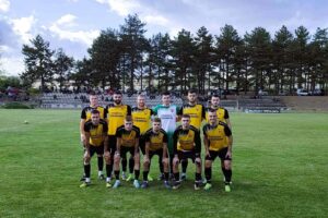 ОФК Павликени ще изиграе последния си приятелски мач от зимната подготовка днес. Тимът гостува на Етър II (Велико Търново) от 18:00 часа. Двубоят е втора контролна среща преди подновяването на шампионата в Северозападната Трета лига. В първата проверка Етър победи с 2:0 във Велико Търново. Преди два дни възпитаниците на Димо Атанасов допуснаха поражение с 0:2 от Янтра (Полски Тръмбеш). Пълна програма с приятелските мачове на ОФК Павликени: 07.02 – Етър II – Павликени – 2:0 14.02 – Павликени – Черноломец (Попово) – 4:4 21.02 – Павликени – Янтра (Полски Тръмбеш) - ОТМЕНЕНА 25.02 – Павликени – Янтра (Полски Тръмбеш) - 0:2 27.02 – Етър II - Павликени, 18:00 часа, Велико Търново