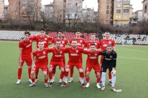 ОФК Хасково гостува на Гигант (Съединение) на 3 март Отложеният мач от 22-ия кръг на Югоизточната Трета лига между ОФК Хасково и Гигант (Съединение) е насрочен за националния празник на България — 3 март. Срещата ще започне в 15:00 часа, а "червените" ще гостуват. По този начин за хасковлии се формира напрегнат график с три срещи за само седем дни. В сряда те изиграха мач с Марица (Милево) за Купата на Аматьорската лига, а утре, 28 февруари, приемат Атлетик (Кулен) в шампионатен двубой.