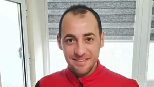 Любомир Иванов напусна поста на старши треньор на Ювентус (Малчика) Старши треньорът на Ювентус (Малчика) и един от играчите в тима, Любомир Иванов, напусна поста си. Това съобщи самият наставник, който бе част от клуба в продължение на повече от две години. 44-годишният Иванов съчетаваше треньорската работа с лидерска роля на терена. Неговото напускане задълбочава неяснотите относно бъдещето на клуба.