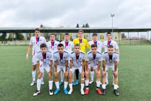 Олимпик (Варна) загуби с 0:5 от Бековски (Исперих) Олимпик (Варна) претърпя тежко поражение при гостуването си на Бековски (Исперих) — 0:5. Загубата дойде в среща от 19-ия кръг на Североизточната Трета лига. Варненци стояха равностойно в първите 15 минути, но допуснаха първия гол. Още след две минути домакините увеличиха преднината си, а в 20-ата минута водеха с класическо 3:0. В края на първата част Бековски нанесе още един удар и резултатът стана 4:0. През второто полувреме Олимпик игра по-добре и създаде няколко добри положения, които не успя да реализира, а домакините добавиха и пети гол. В следващия кръг тимът ни приема ФК Рилци (Добрич) на стадион "Локомотив" във Варна.