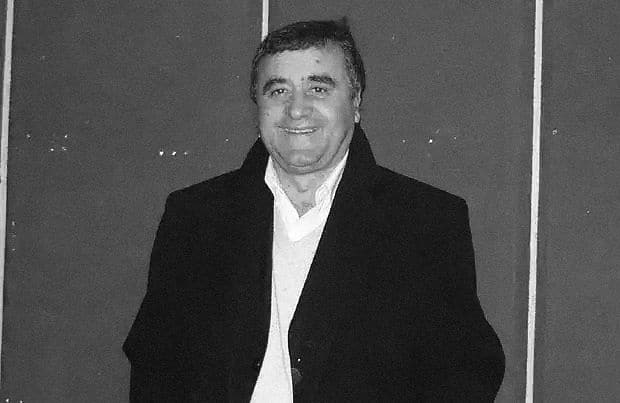 Почина дългогодишният футболен деятел Елинчо Колев Напусна ни един от уважаваните футболни деятели в област Перник — Елинчо Колев. Роден през 1956 г., Колев е бивш футболен съдия, като върхът в съдийската му кариера е като главен рефер на срещи от "В" Югозападна група. Той е и дългогодишен, както и настоящ президент на Футболен клуб "Витоша" Долна Диканя. Елинчо Колев е най-дълго заемалият поста кмет на село Долна Диканя. ФК Струмска слава (Радомир) изказва искрени съболезнования към семейството и близките му. Поклон пред светлата му памет!