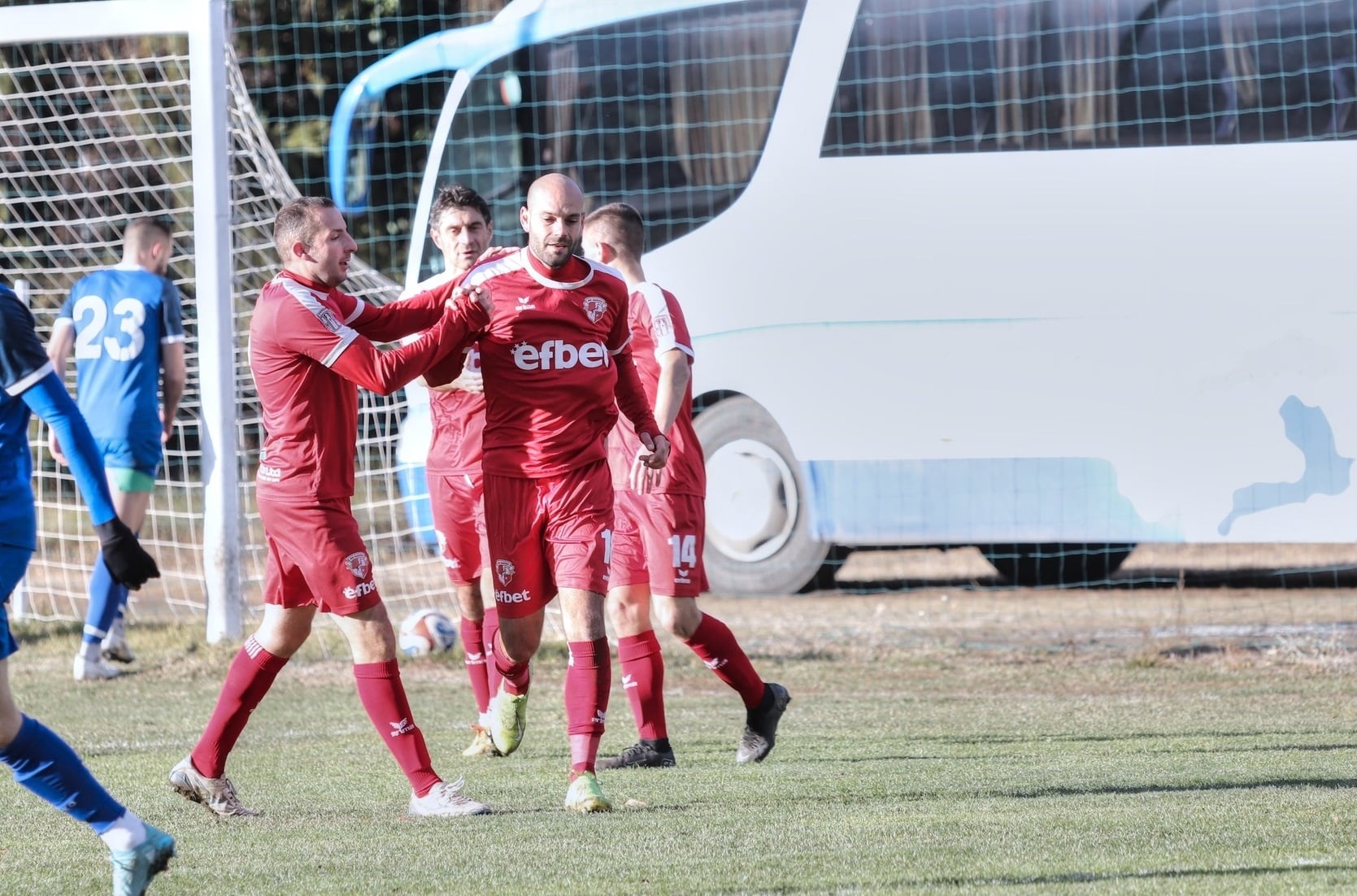 Георги Фикийн наказан с 1 мач Футболистът на ФК Банско Георги Фикийн бе наказан с 1 мач лишаване от състезателни права. Той получи петия си жълт картон при равенството 1:1 срещу дублиращия отбор на Септември (София) през уикенда. Поради това Фикийн ще пропусне гостуването на ФК Кюстендил на 7 март.