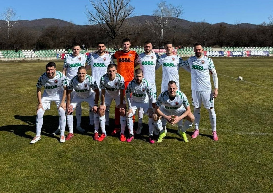 Иван Дерменджиев наказан за 1 мач Титулярният вратар на Ботев (Ихтиман) Иван Дерменджиев е наказан с 1 мач с лишаване от състезателни права. Наказанието е вследствие на червения картон, който получи при равенството 0:0 срещу дублиращия отбор на Славия (София). Поради това стражът няма да бъде на разположение на старши треньора Валери Свиленов за гостуването на Сливнишки герой на 7 март (събота) от 15:00 часа.