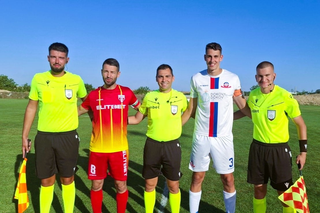 Мачът на ФК Рилци (Добрич) с Олимпик (Варна) изместен с два часа Двубоят на ФК Рилци (Добрич) тази събота, 7-ми март, беше изместен с два часа по-късно. Според първоначалната програма "червено-жълтите" трябваше да гостуват на Олимпик (Варна) от 15:00, но срещата на стадион "Локомотив" във Варна ще започне в 17:00. Мачът е от 20-тия кръг на Североизточната Трета лига, а добричлии ще търсят втора поредна победа след успеха с 2:0 у дома над Доростол Силистра в предишния им двубой. Като проблем за тима се очертава слабата форма при гостувания — Рилци има само една победа навън този сезон (4:0 над Светкавица Търговище) и цели 7 поражения в останалите седем визити. В първата среща между двата отбора в историята, играна през третия кръг този сезон, Рилци отстъпи у дома с 0:2 на Олимпик.