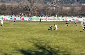 Ботев (Ихтиман) ще играе като гост срещу Сливнишки герой (Сливница) в събота, 7 март, с начален час 13:00. По първоначална програма двубоят трябваше да започне в 15:00, но е изместен с два часа по-рано. В предишния си мач ихтиманци направиха 0:0 на собствен терен срещу дублиращия отбор на Славия. За визитата в Сливница старши треньорът Валери Свиленов няма да може да разчита на титулярния вратар Иван Дерменджиев, който е наказан след червен картон срещу „белите“.