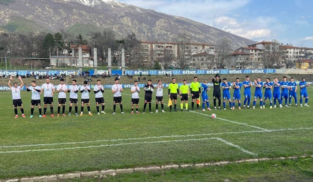 Раковски гостува на Гигант в Съединение в 23-ия кръг ФК Раковски ще изиграе второ поредно гостуване в рамките на само четири дни — този път отборът пътува до Съединение, където в събота, 7 март, от 15:00 ч. ще срещне местния Гигант в двубой от 23 кръг на Югоизточната Трета лига. В отложен мач от 21 кръг, играни на 3 март, Раковски загуби визитата си на Левски (Карлово). Макар да играха много добре, възпитаниците на старши треньора Валери Давчийски останаха с празни ръце и ще търсят точки при срещата си в Съединение. През есента Гигант победи като гост ФК Раковски със зрелищното 5:4. Съперникът от Съединение влиза в мача след неприятна серия от пет поредни срещи без успех.