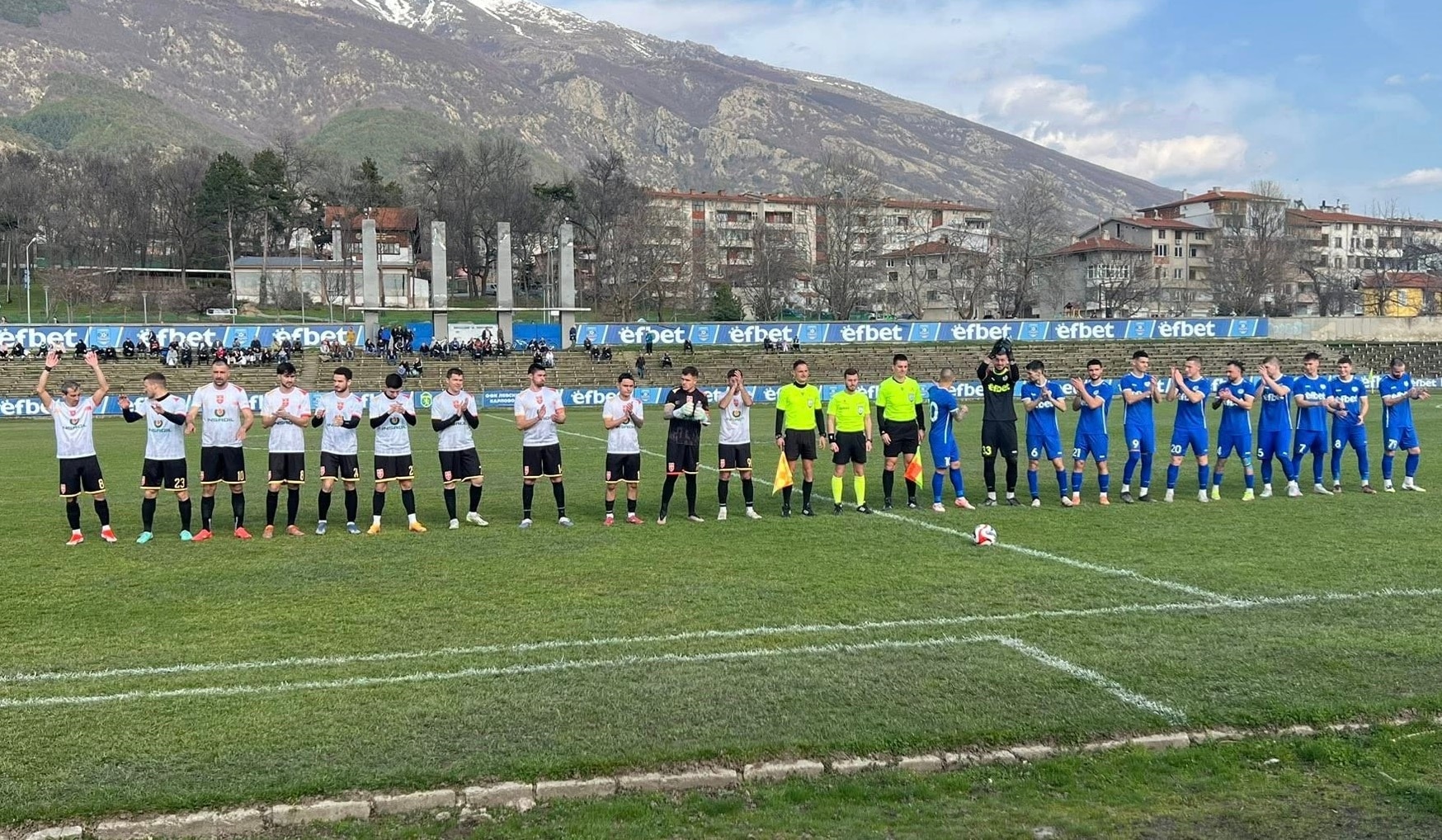 Раковски гостува на Гигант в Съединение в 23-ия кръг ФК Раковски ще изиграе второ поредно гостуване в рамките на само четири дни — този път отборът пътува до Съединение, където в събота, 7 март, от 15:00 ч. ще срещне местния Гигант в двубой от 23 кръг на Югоизточната Трета лига. В отложен мач от 21 кръг, играни на 3 март, Раковски загуби визитата си на Левски (Карлово). Макар да играха много добре, възпитаниците на старши треньора Валери Давчийски останаха с празни ръце и ще търсят точки при срещата си в Съединение. През есента Гигант победи като гост ФК Раковски със зрелищното 5:4. Съперникът от Съединение влиза в мача след неприятна серия от пет поредни срещи без успех.