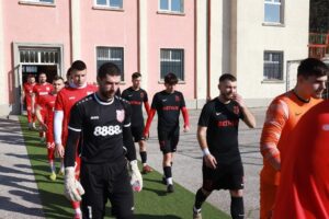 Атлетик (Куклен) посреща Секирово (Раковски) в 23-и кръг на Югоизточната Трета лига Атлетик (Куклен) е домакин на Секирово (Раковски) в мач от предстоящия 23 кръг на Югоизточната Трета лига. За „баските“ от Куклен това е един от най-ключовите двубои към този момент. Отборът, воден от новия старши треньор Ванчо Траянов, все още не е записал победа от началото на годината — в първите си три срещи тимът постигна равенство срещу Нефтохимик и записа две поредни загуби. И двата тима имат по 23 точки и макар да са на 10 точки от зоната с изпадащите, ситуацията предизвиква притеснение. През седмицата кукленци изиграха отложена среща срещу дубъла на Локомотив (Пловдив), в която поведоха с 1:0, но в крайна сметка загубиха с 1:2.