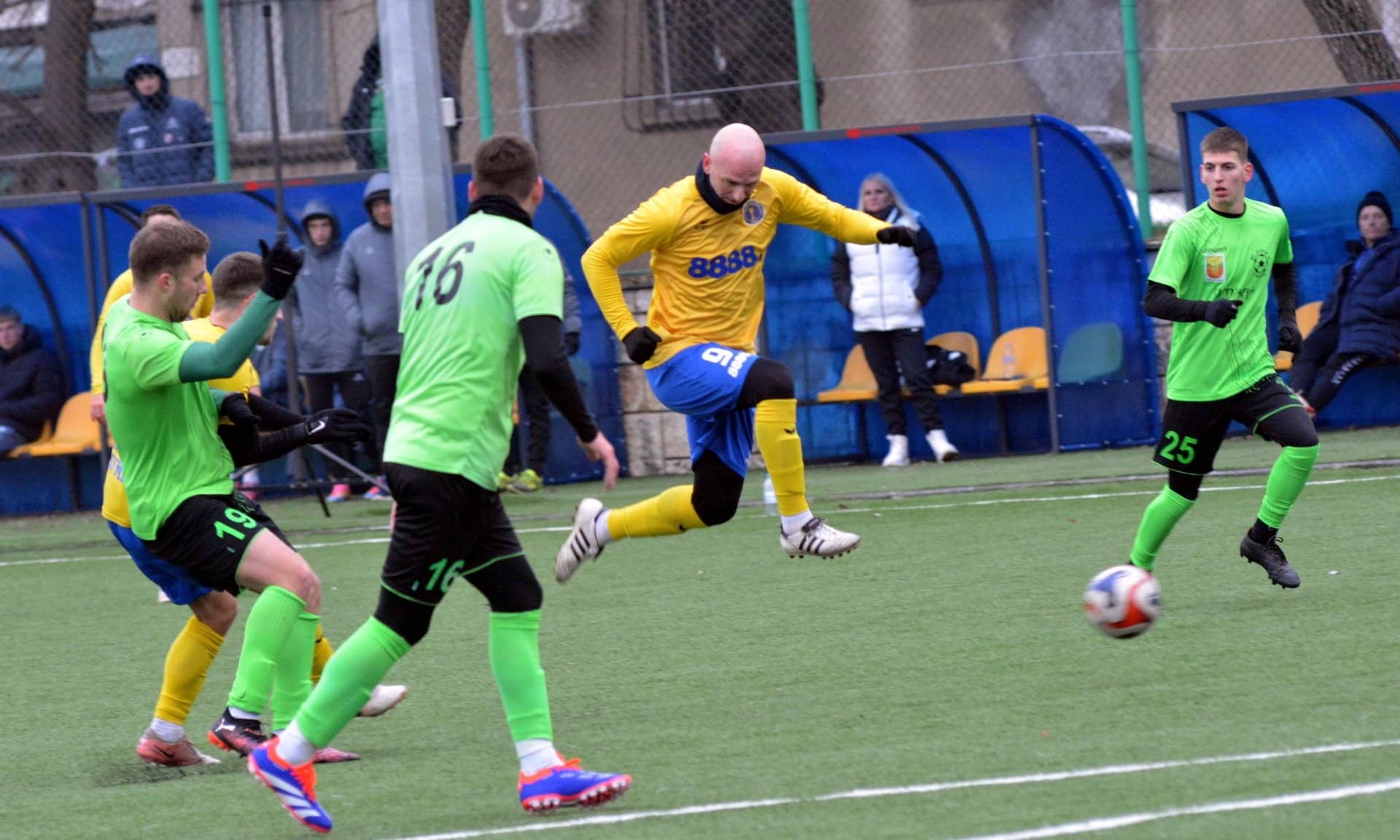 Волов-Шумен 2007 ще изиграе първия си домакински мач тази пролет. Тимът ще дебютира на ученическия стадион "Цоньо Василев" в шампионата, като приеме дублиращия тим на Спартак II (Варна) в събота, 7-ми март, от 15:00 часа. Срещата е от ХХ кръг на Североизточната Трета лига и е втора за шуменци през настоящата година. Шуменци започнаха пролетния дял с поражение 0:1 от другия варненски дублиращ отбор - Черно море II. У дома обаче Волов-Шумен 2007 е особено убедителен и има 6 победи в 8 мача. В допълнение, те спечелиха с 4:2 срещу втория състав на "соколите" в първата им среща този сезон, което беше и втора поредна победа срещу този съперник.