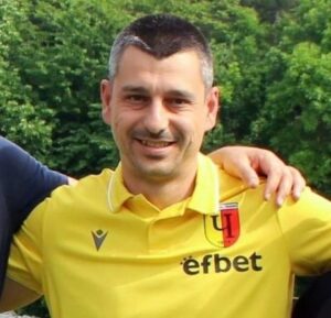 Черноломец (Попово) отстъпи на Етър с 0:4 в контролна среща В приятелска проверка днес на стадион "Ивайло" във Велико Търново Черноломец (Попово) загуби с 0:4 от Етър. "Много полезна проверка за нас срещу отбор от по-горно ниво. Изиграхме прилично първо полувреме, бяхме добре организирани, но си вкарахме автогол в последната минута", коментира старши треньорът Невен Венков пред официалния сайт на Черноломец (Попово). "През второто направих доста промени, умората също си каза думата и закономерно загубихме. Доволен съм от момчетата. Това че се изправихме срещу съперник от професионалния футбол и бяхме подложени на сериозен натиск, със сигурност ще има положителен ефект за нас", добави наставникът.