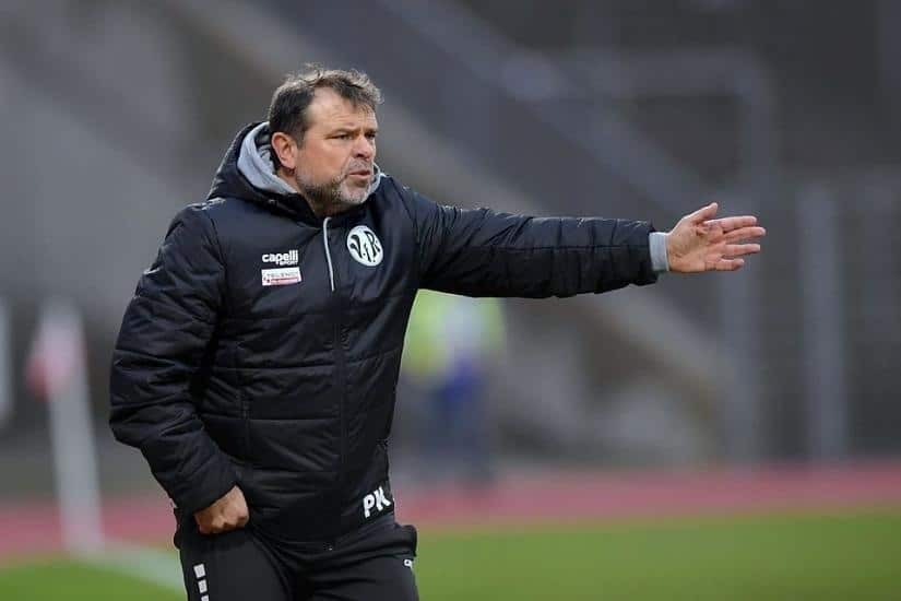 Старши треньорът на Септември (Симитли) Петър Костурков коментира успеха на тима с 2:0 над третия отбор на ЦСКА. "Доминирахме през първото полувреме, освен гола от дузпа имахме още 4-5 положения, а опонентът ни нямаше никакви шансове. През втората част бяхме принудени да играем по-прибрано след червения картон. Победата е напълно заслужена. Доволен съм не само от успеха, но и от начина, по който играха момчетата. ЦСКА III започна сезона с две победи, а и днес имаше 2-3 играчи от втория тим.", каза Костурков. Това беше първи успех за наставника, който пое Септември след края на есенния полусезон. Победата дойде във втория му официален мач и бе първа на стадион "Симитли". "И в първия мач заслужавахме поне равен като игра. Допуснахме два наивни гола. Сега беше много важно да спечелим и за самочувствие за всички нас.", завърши специалистът.