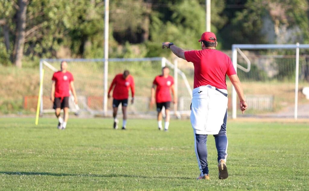 Старши треньорът на Партизан (Червен бряг) Николай Боянов бе видимо доволен след днешната победа на тима. Отборът започна пролетния дял с успех 2:0 при гостуването си на Ком (Берковица). "Това е повече от хубаво начало, бих казал. Особено с оглед резултата днес, както и голямата борба и съзерцаване на отбора, особено във фаза защита. Имахме и доза късмет, но сме работили за този късмет. Доволен съм от представянето на отбора. Не мога да кажа, че съм изненадан, защото познавам потенциала на отбора.", заяви Боянов след мача за официалния сайт на клуба и istinskifutbol.bg. "Все пак трябва да останем здраво стъпили на земята, защото е един мач, има още 9 двубоя. Но това е много хубаво начало. Благодаря на отбора за мъжката игра!", добави още специалистът.