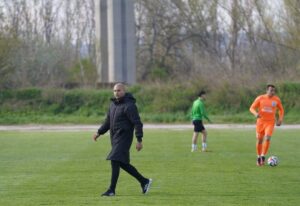 Черноморец (Балчик) със спечелено равенство срещу Лудогорец III — 1:1 Старши треньорът на Черноморец (Балчик) Ивайло Станчев коментира днешното 1:1 срещу третия тим на Лудогорец (Разград), в което балчиклии изравниха в края на срещата. „С оглед на развоя е хубаво, че изравнихме. От друга страна, към края имахме шанс да стигнем и до победата. Като цяло беше равностоен сблъсък. Смятам, че равенството е закономерният резултат. Стана един динамичен мач с много футболни достойнства. И двата тима имахме още шансове. От Лудогорец бяха свалили доста момчета от втория отбор. “, каза Станчев след мача. Неприятната новина за Черноморец е, че голмайсторът на отбора Мартин Янакиев получи разтежение още в средата на първата част и трябваше да напусне терена. „Преди да бъде принудително заменен той беше от най-добрите на терена. Сега е важно да се възстановим до следващия мач, защото ни очаква серия от 4 двубоя в рамките на 2 седмици.“, добави още младият специалист. Предстоящи мачове за Черноморец: 14 март — Черноморец приема Доростол Силистра 18 март — гостуване на Волов-Шумен 2007 (отложен сблъсък от 18 кръг) 21 март — домакинство срещу Олимпик (Варна) 25 март — финал за Купата на Аматьорската лига в Североизточна България срещу Септември (Тервел)