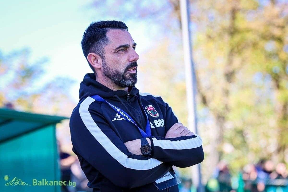 Ботев (Ихтиман) завърши наравно 3:3 при гостуването си на Сливнишки герой. След мача треньорът Валери Свиленов коментира: „Със сигурност ме притеснява това, че допуснахме три гола. Имайки предвид, че и в предишния кръг допуснахме да ни създадат доста ситуации за попадение, но противникът просто не успя да ги отбележи. Ще работим върху това – трябва да изчистим грешките. Ние делим второ-трето място по най-малко допуснати голове, но има и такива мачове като този срещу Сливнишки герой, в който правим прекалено много грешки в дефанзивен план“, коментира Валери Свиленов пред официалния сайт на Ботев Ихтиман. „Съжалявам, че загубихме 4 точки в последните два мача, защото ние сме доста по-добрият тим и от двата. Но когато правиш толкова елементарни грешки в защита, няма как да спечелиш, дори и да си по-добър. Постоянно говорим върху това нещо, че ние нямаме право да подценяваме никого. Няма съперник да излезе и да се победим сам. Но тук говорим, че допускаме грешки в защита и от там идва целият проблем“, добави още наставникът.