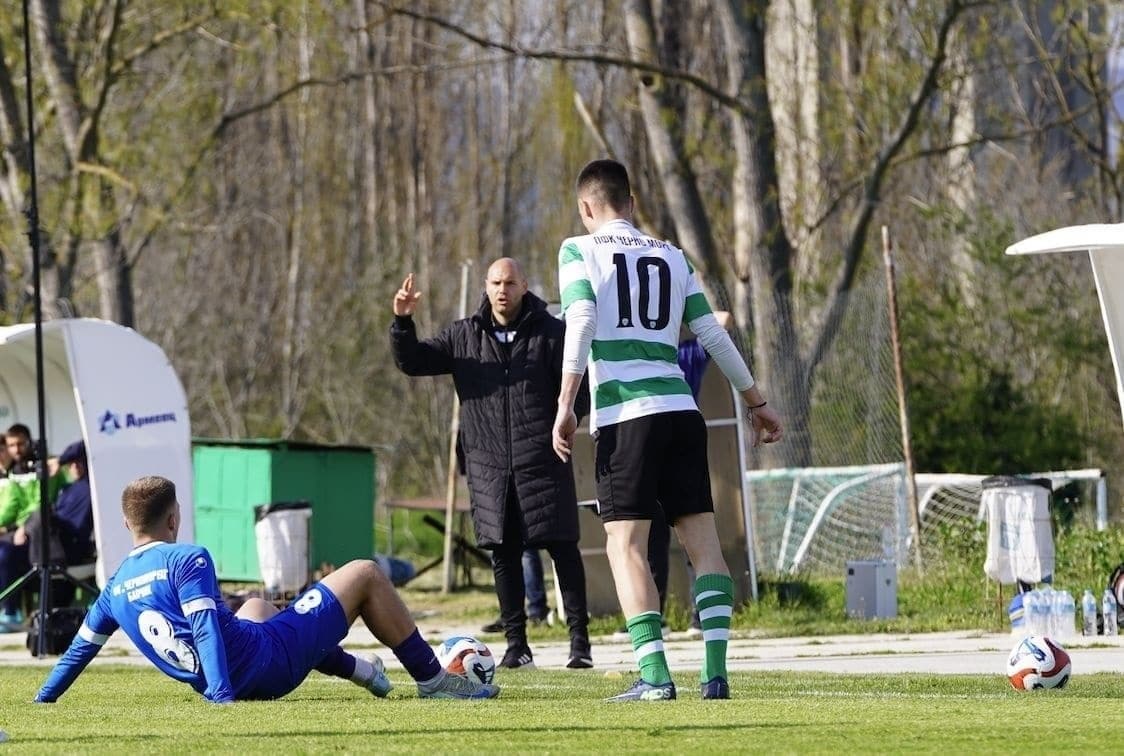 Станчев: Очакваме победа срещу Доростол Старши треньорът на Черноморец (Балчик) Ивайло Станчев говори пред медиите преди домакинския мач с Доростол Силистра. "Задължени сме да се върнем на победния път срещу Доростол. Домакини сме и искаме да зарадваме феновете с добра игра и да им поднесем победа, за да можем да продължим да гоним целите си. Предстоят ни две седмици, в които ще играем през три дни и трябва да подходим максимално отговорно към всяка една от срещите. Имаме няколко футболисти с леки проблеми след изтощителния мач в Разград, но смятам, че в отбора има достатъчно качество, за да минем успешно през тази серия.", каза Станчев преди съботния мач. Двубоят в Балчик е на 14 март от 15:00 часа.