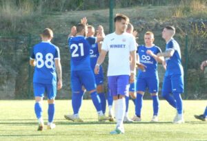 Янтра гостува на Ювентус в Малчика в 13-и кръг Янтра (Полски Тръмбеш) ще играе като гост срещу един от аутсайдерите в Северозападната Трета лига – Ювентус (Малчика), в мач от 13‑ия кръг. Двубоят е на 14 март, събота, от 15:00 ч. в Малчика. Домакините практичесki са последни в таблицата след отказа на Ловеч от участие. Ювентус има само четири точки от една победа и едно равенство, с голова разлика 8:39. Янтра (Полски Тръмбеш) идва в мача в серия от четири поредни срещи без загуба, след като в първия си пролетен двубой завърши 0:0 у дома срещу Левски (град Левски). През есента Янтра победи Ювентус (Малчика) с 6:0.