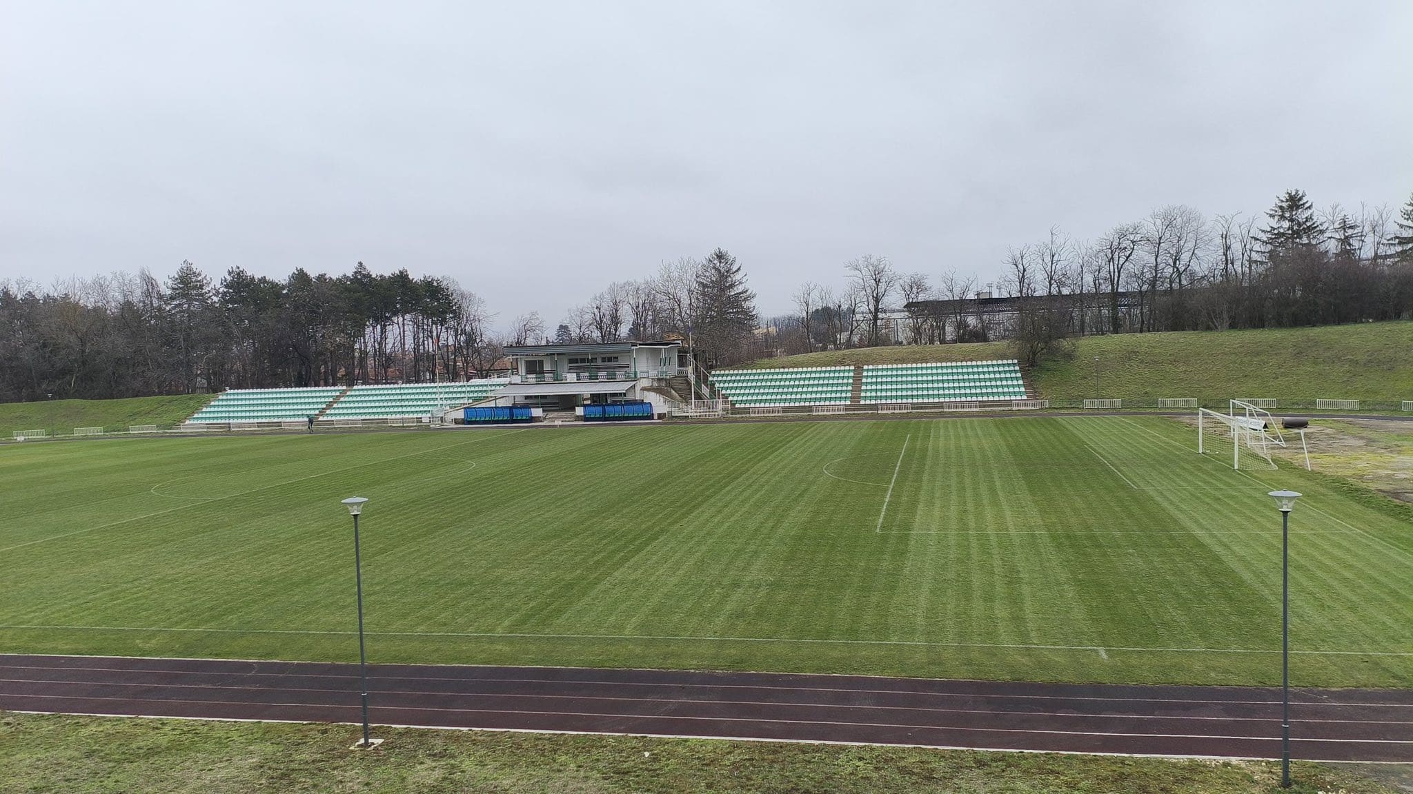 „Бенковски“ (Исперих) посреща „Черноморец“ (Попово) в ключов мач от Североизточната Трета лига Един от най-очакваните двубои в следващия кръг на Североизточната Трета лига противопоставя „Бенковски“ (Исперих) и „Черноморец“ (Попово). Срещата е насрочена за събота от 15:00 часа на стадиона в Исперих и се очаква да предизвика огромен интерес сред феновете. Подкрепящите домакините са подготвили специална хореография, няколко тъпана и се очаква над 1000 души да изпълнят трибуните за двубоя. От клуба призовават всички, които имат възможност, да дойдат на стадиона и да подкрепят отбора на град Исперих. Вие винаги сте били с нас, а заедно сме по‑силни. Заповядайте, за да покажем отново, че сме едно цяло...