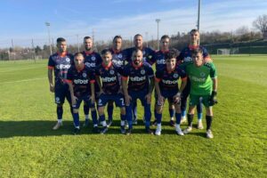 СФК Светкавица Търговище прекратява участието си в Североизточната Трета лига СФК Светкавица Търговище няма да продължи участието си в Североизточната Трета лига. Отборът изигра мачовете си през есенния дял на шампионата, а два от първите три срещи за пролетта бяха отложени съгласно регламента. На 14 март тимът трябваше да гостува на ФК Рилци (Добрич), но според съдийските назначения на Зоналния съвет такъв двубой няма да се проведе. Очаква се официално потвърждение, че всеки отбор, който е трябвало да се изправи срещу Светкавица, ще получи служебен успех с резултат 3:0.