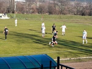 Ботев (Ихтиман) надви Септември (Симитли) с 1:0 Септември (Симитли) загуби с 0:1 при гостуването си на Ботев (Ихтиман) в мач от 23-ия кръг на Югозападната Трета лига. Гостите започнаха силно и доминираха в първото полувреме, но не успяха да реализират своите положения и двата отбора се прибраха на почивка при 0:0. В 54-ата минута Борислав Балджийски засече подаване отляво, преодоля бранител в черно и даде преднина на домакините. Той удържа резултата до края въпреки опитите на играчите на Септември да изравнят.