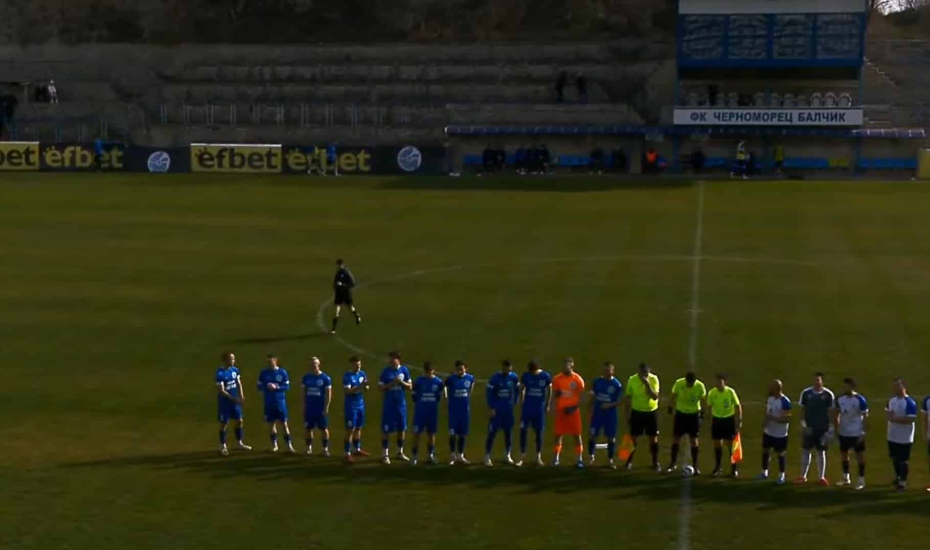 Черноморец (Балчик) разгроми Доростол Силистра с 4:0 Черноморец (Балчик) записа очаквана и категорична победа над Доростол Силистра в мач от 21-ия кръг на Североизточната Трета лига. Домакините се наложиха с 4:0 и имаха възможности за още голове. Още в първите пет минути тимът от Балчик поведе с два гола. В третата минута Иван Томов центрира отляво и Кристо Яначков откри резултата. Само две минути по-късно деветката на черноморци направи 2:0 след точно сечена с глава подаване отново на Томов, този път отдясно. След неговия изстрел топката се удари в гредата, в тялото на вратаря на Доростол и влезе във вратата. След ранния шок домакините понамалиха темпото, мислейки и за следващия си мач, който е още в сряда. В 67-ата минута Толга Мюрвет направи 3:0 с красив диагонален удар в далечния ъгъл, след като бе намерен отлично от Стефан Митев. Самият Митев оформи крайното 4:0 в 77-ата минута след пас на Кристо Яначков. Победата е отлично начало на серията от четири мача за отбора в рамките на две седмици.