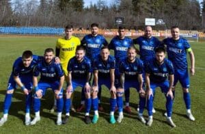 Рилски спортист с трета поредна победа Рилски спортист (Самоков) записа трета поредна победа в шампионата и шеста домакинска успех. В среща от 23-ия кръг на Югозападната Трета лига "скиорите" надвиха Оборище (Панагюрище) с минималното 1:0. Единственото попадение за тима бе от дузпа, реализирана от топреализатора на Рилецо Георги Божилов в средата на първото полувреме. Отборът пропусна още редица възможности да удвои резултата и да си осигури по-спокойна победа. Радващо е, че това е втора поредна суха мрежа за самоковци. Те се възползваха от грешката на Струмска слава (Радомир) и увеличиха аванса си на върха в класирането до 4 точки. В следващия кръг тимът ще прибави нови три точки, тъй като ще получи служебна победа срещу отказалия се от участие Витоша (Бистрица).