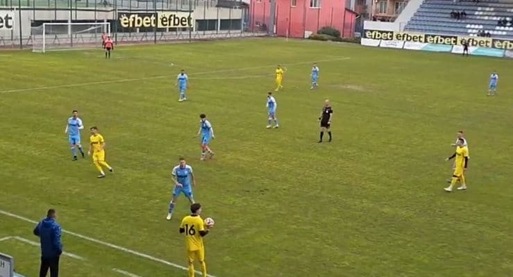 Созопол загуби с 0:1 от Гигант (Съединение) в 24-ия кръг на Югоизточната Трета лига Созопол загуби с 0:1 като домакин от Гигант (Съединение) в мач от 24 кръг на Югоизточната Трета лига. Първото полувреме завърши при резултат 0:0, като домакините спокойно могат да съжаляват, че не откриха резултата, след като имаха няколко възможности. През втората част Венцислав Гюзелев реализира единственото попадение след хубав удар и така донесе успеха на „гигантите“. Това бе трети пореден двубой, в който Созопол не успява да стигне до успеха, но по-неприятното е, че не може да реализира и попадение. За последно Созопол се разписа при победата над Родопа (Смолян) на 21 февруари с 1:0. В следващия кръг предстои не леко изпитание за Созопол срещу борещия се в дъното на класирането тим на Атлетик (Куклен) на 21 март от 15:00 часа.