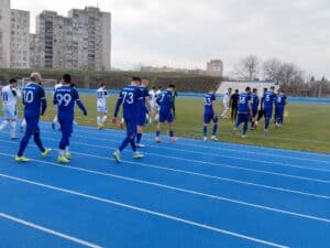 Атанас Георгиев с разкъсан мускул след успеха над Левски (Карлово) Футболистът на ФК Ямбол Атанас Георгиев е със скъсан мускул след победата над Левски (Карлово) с 2:0 в събота. Още през първото полувреме 25-годишният офанзивен състезател получи контузия и бе принудително заменен. По-късно бе установено и естеството на травмата. Всички в Ямбол се надяват на бързо възстановяване и скоро завръщане на терена.