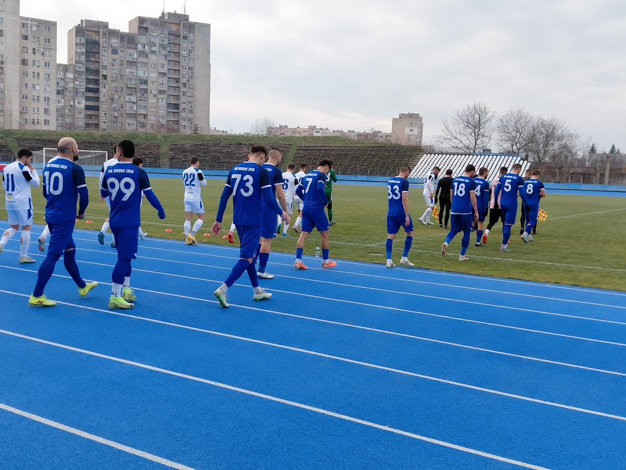 Атанас Георгиев с разкъсан мускул след успеха над Левски (Карлово) Футболистът на ФК Ямбол Атанас Георгиев е със скъсан мускул след победата над Левски (Карлово) с 2:0 в събота. Още през първото полувреме 25-годишният офанзивен състезател получи контузия и бе принудително заменен. По-късно бе установено и естеството на травмата. Всички в Ямбол се надяват на бързо възстановяване и скоро завръщане на терена.