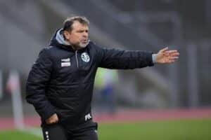 Треньорът на Септември (Симитли) Петър Костурков очерта очакванията си преди визитата на дублиращия тим на Левски в София. "Ще ни бъде много трудно. Вкъщи Левски се представя доста добре. Гледали сме ги, запознати сме с техния начин на игра. Нормално е да са по-освободени на свой терен. А и говорим за изкуствена настилка, на която те са свикнали. Добри млади момчета са, все пак в отбор като Левски не се взимат случайни играчи. Все пак ние трябва да си гледаме в нашата паница, да покажем нашия начин на игра и да се опитаме да спечелим.", заяви Костурков ден преди двубоя. Септември ще проведе последна тренировка днес. Утре, 18-ти март, от 15:00 часа тимът гостува на "сините" в отложен двубой от 21-вия кръг на Югозападната Трета лига.