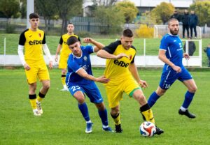 Черноломец (Попово) победи Олимпик (Варна) с 2:0 като гост Черноломец (Попово) надви Олимпик (Варна) с 2:0 в отложен двубой от 18-ия кръг, който се проведе днес. Срещата първоначално бе насрочена за края на февруари, но бе отложена заради лоши метеорологични условия. Това е първата победа за тима, воден от старши треньора Невен Венков, през 2026 година, като отборът е изиграл само два мача до момента. В предишния си официален двубой преди няколко дни Черноломец (Попово) загуби от Бенковски (Исперих) с 0:3, а днес успя да стигне до положителен резултат. Головете за гостите бяха отбелязани от Георги Колев в 63-ата минута и Александър Недев в 84-ата минута. Следващият мач на Черноломец (Попово) е на 21 март, събота, когато тимът ще приеме Рилци (Добрич).