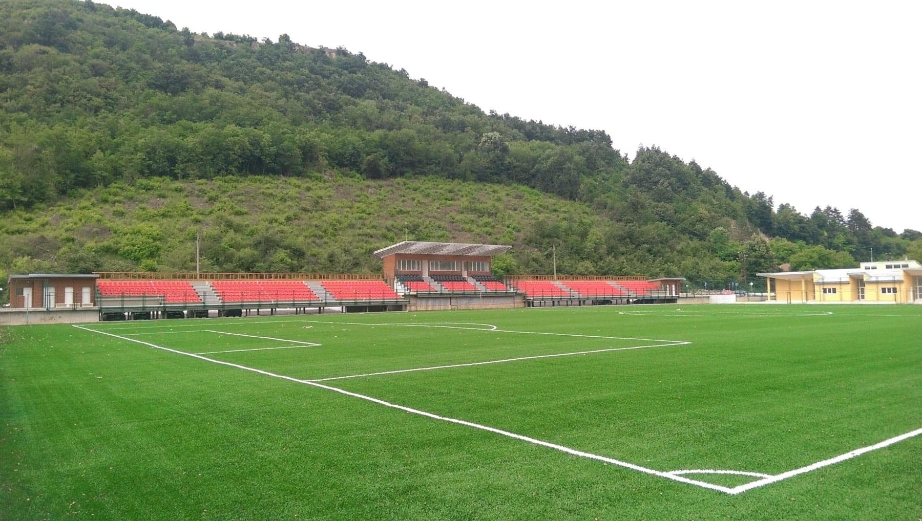 Янтра (Полски Тръмбеш) посреща Бдин (Видин) в 14-ти кръг на Северозападната Трета лига Янтра (Полски Тръмбеш) приема Бдин (Видин) в един от най-интересните мачове от предстоящия 14-ти кръг на Северозападната Трета лига. Двубоят е на 21 март, събота, от 16:00 ч. и ще се проведе на стадион „Републиканец“ в Царева ливада, тъй като на стадиона в Полски Тръмбеш тече ремонт. Първото си домакинство за пролетта Янтра изигра във Велико Търново, а сега срещата ще бъде в Царева ливада. Янтра няма поражение вече в пет поредни двубоя. През пролетта в първите си два мача тимът записа равенство срещу Левски (град Левски) и минимална победа срещу Ювентус (Малчика) в миналия кръг.