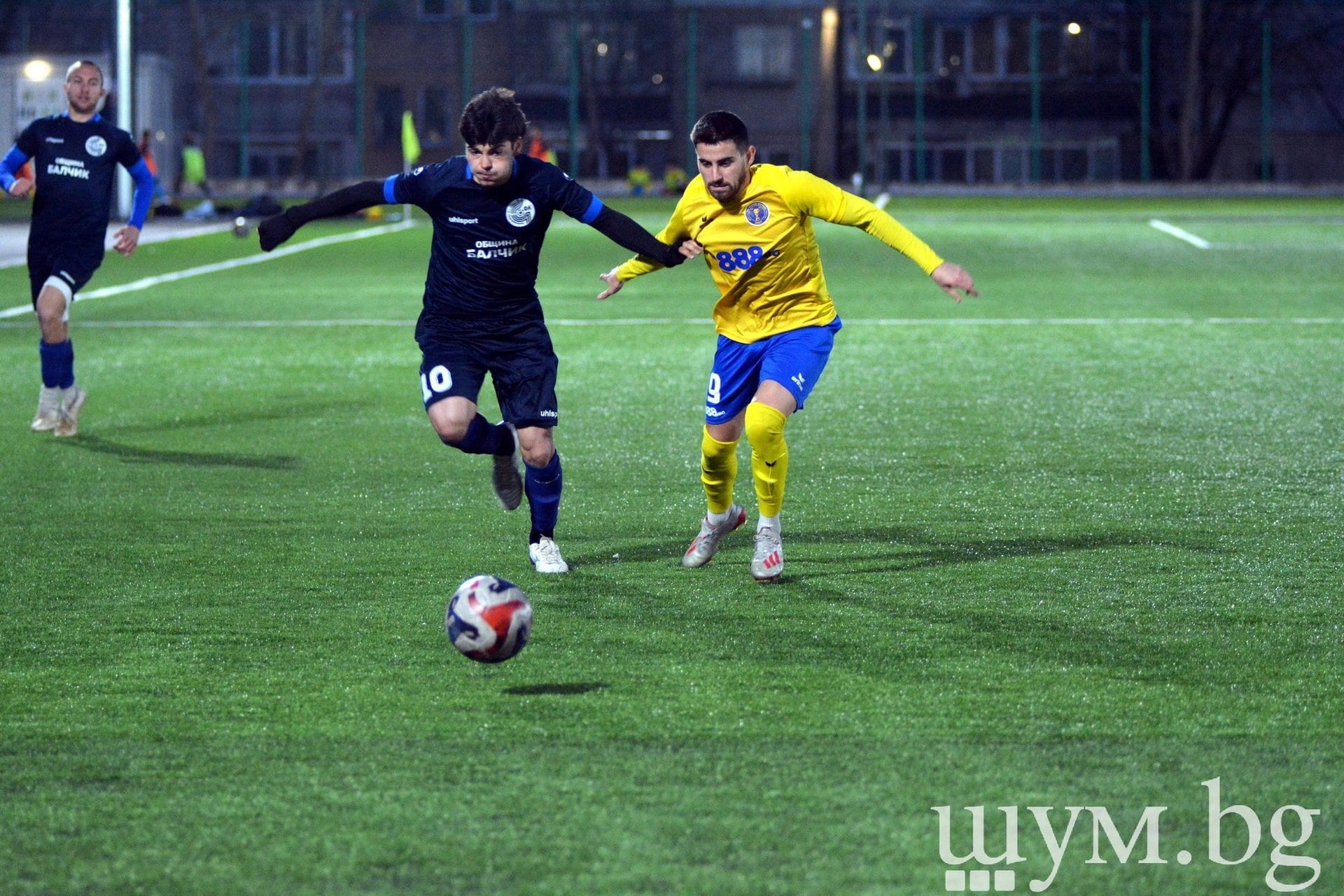Президентът на Волов-Шумен за равенството 2:2 с Черноморец (Балчик) Президентът на Волов-Шумен 2007 Иван Станчев коментира равенството 2:2 срещу Черноморец (Балчик). Двубоят се проведе в късния следобед на 18 март на ученическия стадион "Цоньо Василев" и предложи много интересни моменти за зрителите по трибуните. "Стана много хубав, двуостър мач. Публиката беше доволна. Нямаше викане, нямаше освиркване, а само ръкопляскания, което кореспондира и с показаното от двата отбора. Получихме един гол от дузпа, дошла след леко наивна грешка, но бързо се окопитихме и през второто полувреме освен двата гола имахме още положения, но просто стреляхме постоянно в техния вратар. Накрая дори да бяхме загубили, пак щеше да ми хареса двубоя.", сподели Станчев. "След края отидох и казах на Ивайло Станчев, че Черноморец е най-добрият отбор в групата. Казвал съм го много пъти, пак ще го кажа. Много са добре във всяка една линия. За мен резултатът е реален спрямо показаното от двата отбора", добави още президентът на Волов.