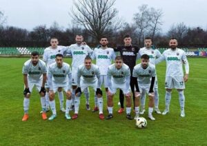 Ботев (Ихтиман) гостува на дублиращия отбор на Левски в 24-ия кръг Ботев (Ихтиман) ще гостува на дублиращия отбор на Левски в предстоящия 24-ти кръг на Югозападната Трета лига. Мачът е в събота, 21 март, от 12:30 ч. на изкуственото игрище на „Герена“. За отбора на старши треньора Валери Свиленов натрупването на мачове в последните дни бе голямо, след като в сряда тимът спечели титлата на Югозападна България в турнира за Купата на Аматьорската футболна лига, надделявайки над Струмска слава (Радомир) с 2:1 на финала. Няколко дни по-късно те гостуват на дубъла на Левски. Ботев (Ихтиман) е в серия от пет поредни мача без загуба и заема 3-ото място в класирането с 40 точки. През есента ихтиманци победиха „сините“ у дома с 2:0.