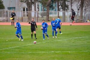 Струмска слава (Радомир) гостува на дублиращия отбор на Септември в София в среща от 24-ия кръг на Югозападната Трета лига. Двубоят е в неделя от 15:00 ч. на стадиона на 57-мо училище в столицата. Играчите на старши треньора Стефан Гошев ще трябва задължително да се върнат на победния път след последното си поражение като домакин от ОФК Костинброд с 1:2, което ги остави на 4 точки зад лидера Рилски спортист. През седмицата отборът загуби и финала в Югозападна България за Купата на Аматьорската лига от Ботев (Ихтиман). През есенния полусезон Струмска слава (Радомир) надигра дубъла на Септември с убедителното 4:1.