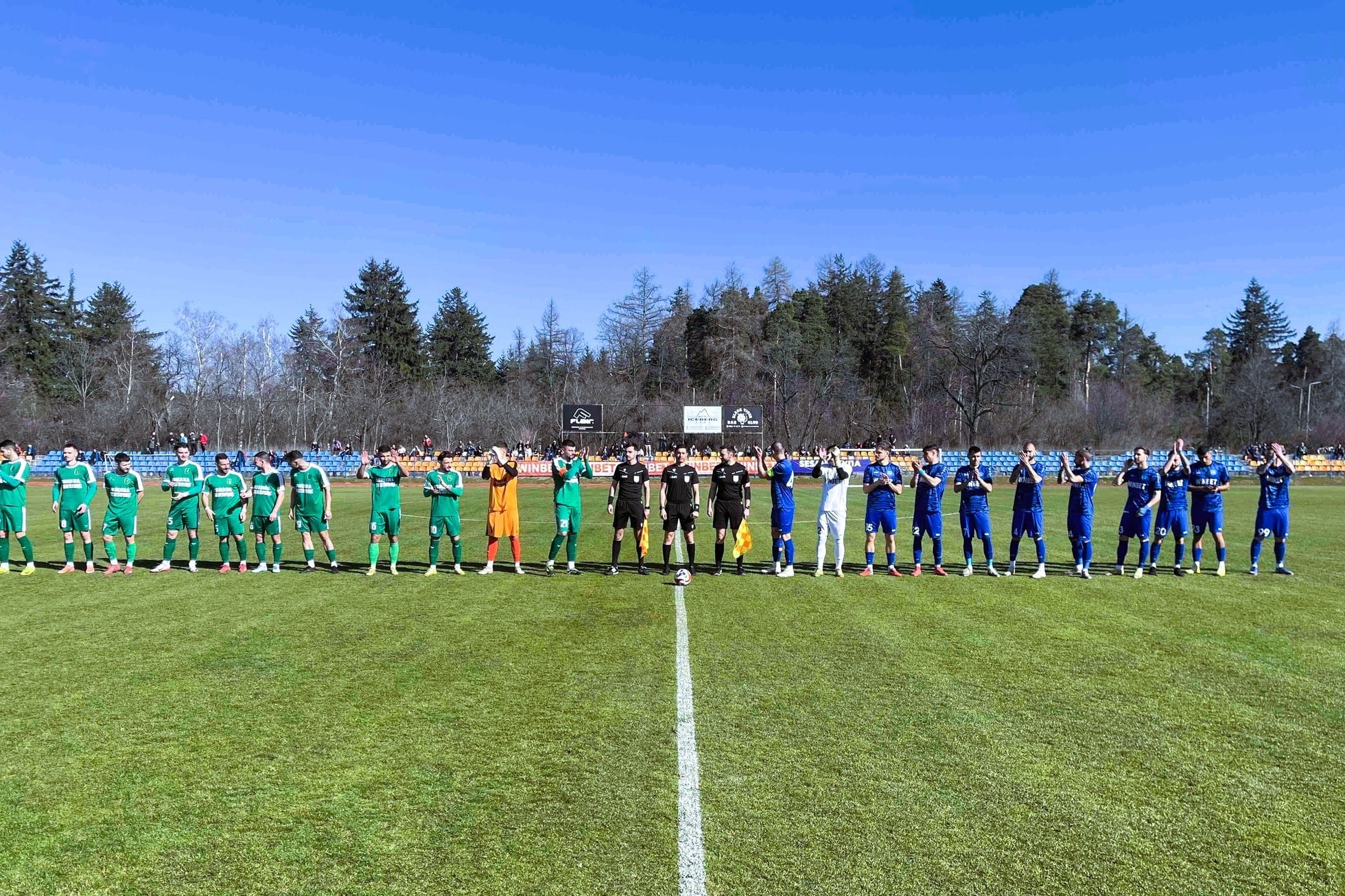 Рилски спортист играе контрола срещу Хебър днес в Пазарджик Рилски спортист (Самоков) ще изиграе приятелски мач срещу втородивизионния Хебър (Пазарджик). Проверката е насрочена за днес, 20 март, от 15:00 часа на стадион "Георги Бенковски" в Пазарджик. Рилецо няма да участва в 24-ия кръг на Югозападната Трета лига, тъй като по програма трябваше да се изправи срещу отказалия се от участие Витоша (Бистрица). Заради това тимът от Самоков откликна на молбата на пазарджиклии за контролна среща. Хебър също остана без официален двубой за уикенда, след като мачът им с ЦСКА II беше отложен. Така отборът на Пламен Крумов ще изиграе втора контрола срещу Хебър през настоящата година — по време на зимната подготовка в Пазарджик двата тима завършиха при нулево реми.