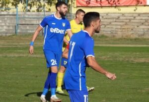 Лоша новина за Гигант (Съединение) — Венцислав Гюзелев със счупен крак Още една неприятна контузия удари Гигант (Съединение). Опитният голмайстор и един от лидерите в тима, Венцислав Гюзелев, е със счупен крак. Все още не е ясно колко време ще отнеме възстановяването му и дали ще успее да се върне на терена до края на сезона, от който остават точно 2 месеца — първенството приключва на 30 май. Гюзелев пристигна в Гигант през лятото на 2025 година и притежава огромен опит в професионалния футбол. Пожелаваме бързо и пълно възстановяване на Венци. Очакваме те отново на терена...