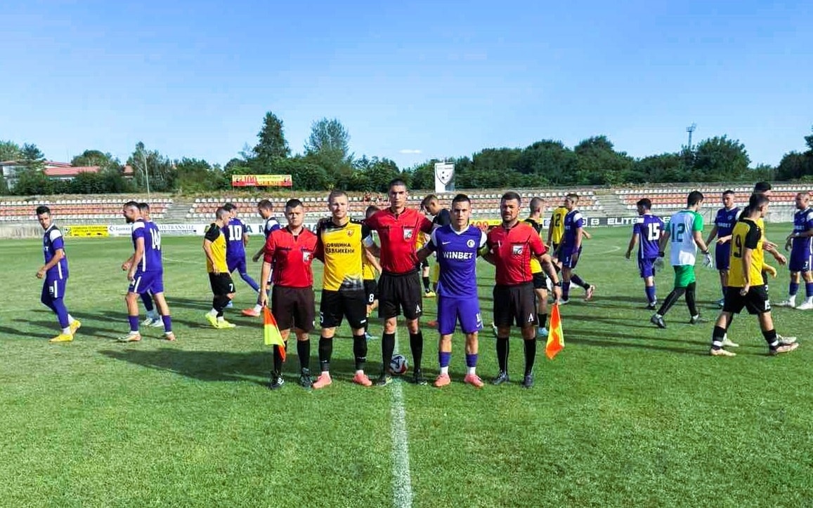 ОФК Павликени гостува на дублиращия тим на Етър — мачът е изместен ОФК Павликени ще играе срещу дублиращия отбор на Етър (Велико Търново) в следващия си двубой от Северозападната Трета лига. Срещата от 15-ия кръг беше изместена с час и 30 минути спрямо първоначално обявения начален час. Първоначалният старт в 15:00 в събота, 28 март, е променен и мачът вече ще започне в 16:30. Двубоят ще се проведе на терен "Трифон Иванов" в Търново. В предишния кръг тимът на Димо Атанасов регистрира служебен успех над ФК Ловеч, който се отказа от участие. След това ОФК Павликени има актив от 17 точки — 2 победи и 1 загуба от началото на пролетния полусезон.