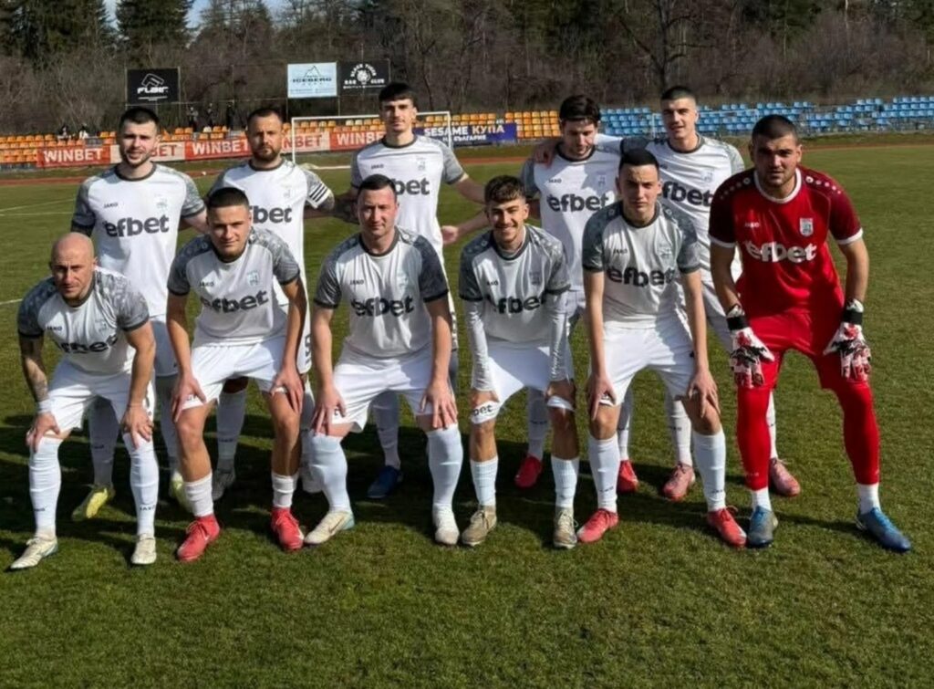 Християн Александров наказан и ще пропусне следващия мач Титулярният вратар на Германея (Сапарева баня) Християн Александров ще бъде аут за следващия двубой. Причината е едномачова санкция — Александров е наказан с лишаване от състезателни права за 1 мач по доклад, след решение на Дисциплинарната комисия към БФС. Така той няма да вземе участие в предстоящото домакинство срещу дублиращия отбор на Славия, което е в събота (28 март) от 15:00 часа в Сапарева баня.